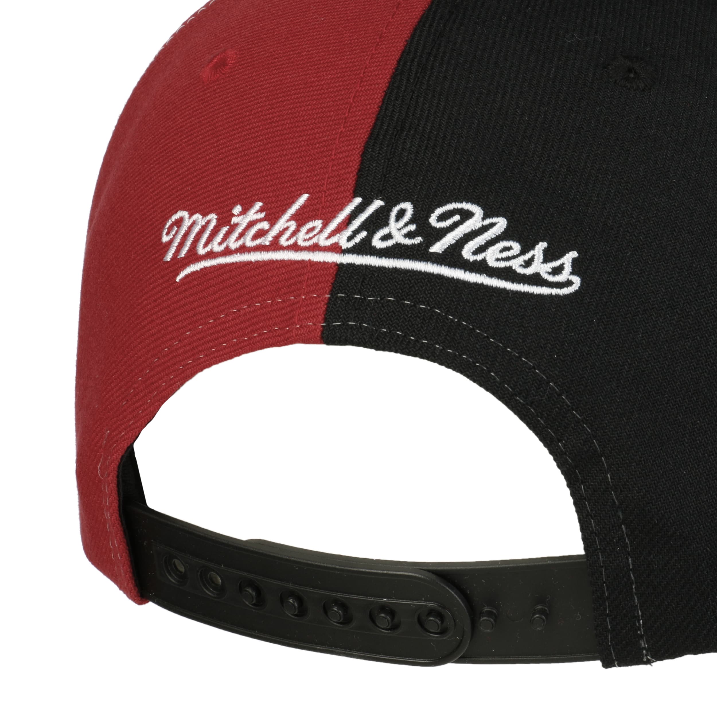 Split Crown Bulls Pet by Mitchell & Ness - € 39,95